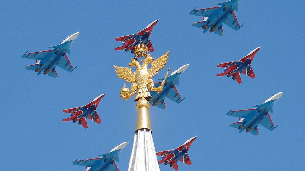 Военният парад в Москва (СНИМКИ И ВИДЕО)