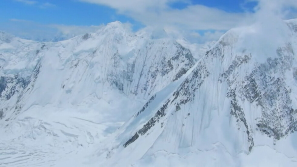 Алпинистът Слави Нестеров: Ураганни ветрове бушуват в района на връх Еверест