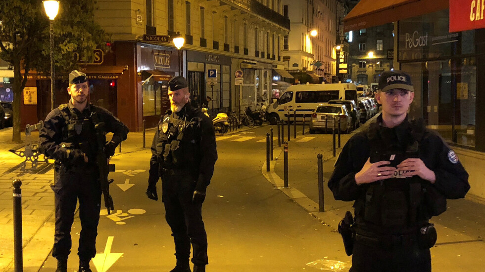 Франция започна разследване за тероризъм след нападението с нож в Париж