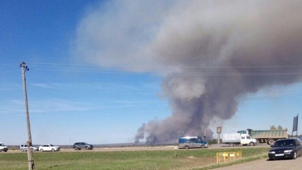 Хиляди евакуирани заради пожар в руски склад за боеприпаси