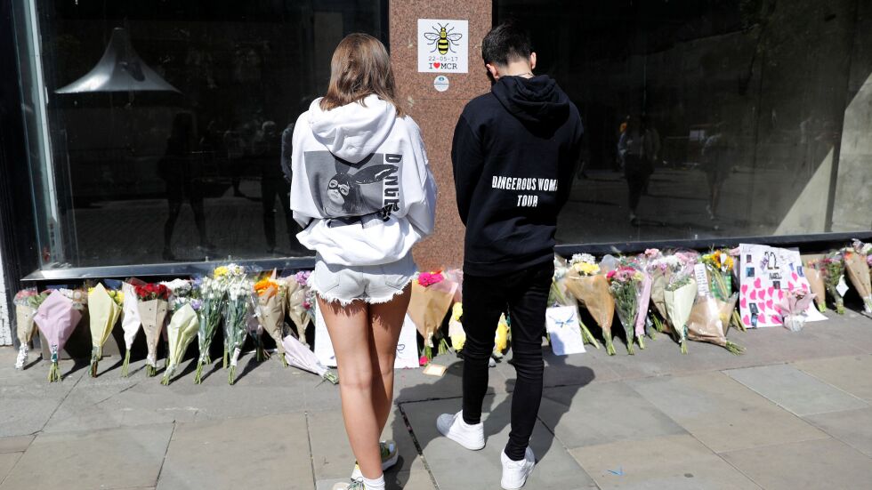 Великобритания отбелязва една година от терористичния акт в Манчестър