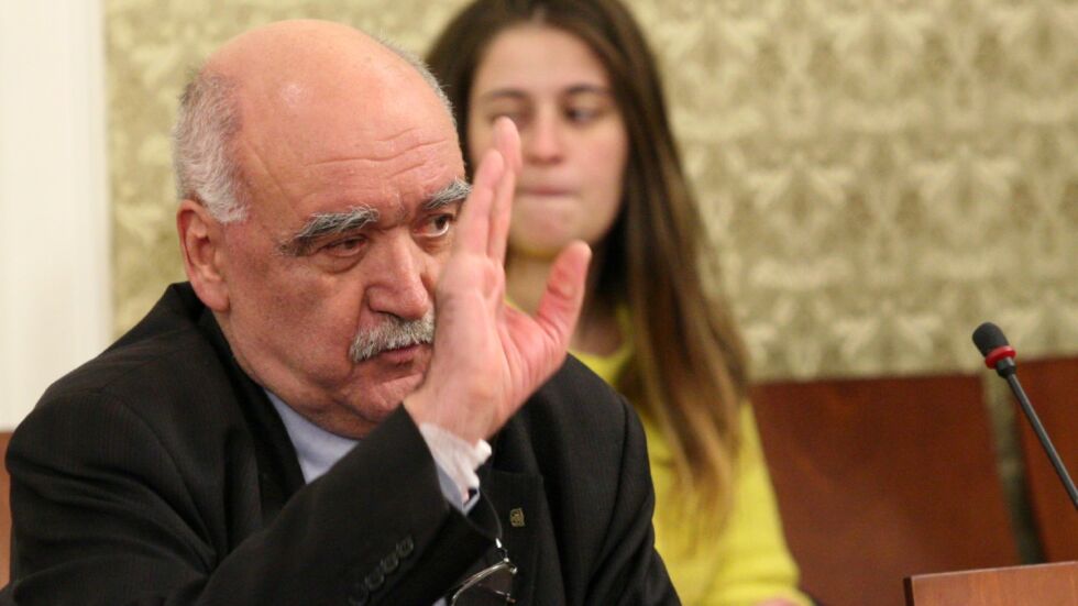 Управителят на НЗОК Камен Плочев се оттегля, но не подава оставка