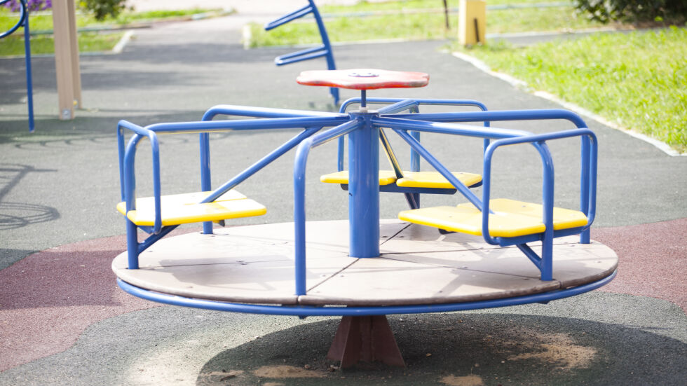 Учени: Гуменото покритие на детските площадки често е с високо съдържание на олово