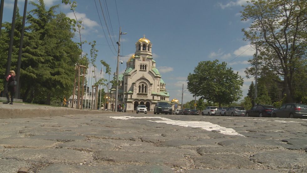 Ремонтът около „Св. Александър Невски”: Ще останат ли паветата в историческия център на града?