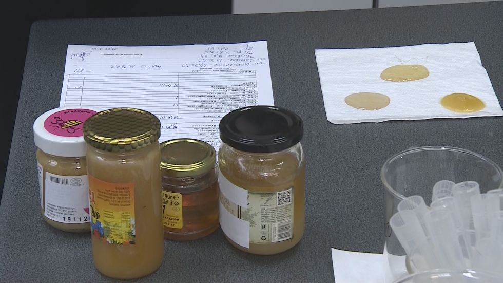 "Чети етикета": Лабораторен тест - има ли пестициди в българския мед?