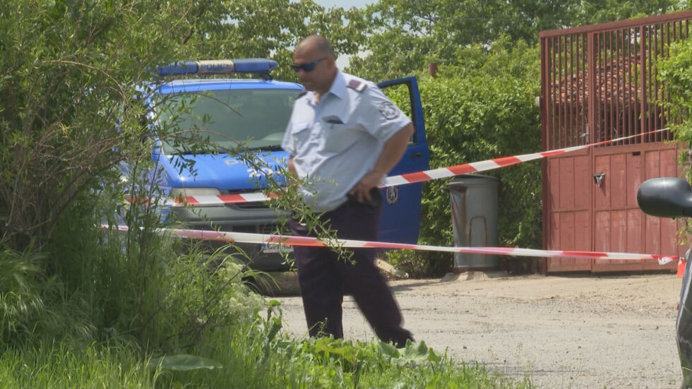 Втори ден лекарите се борят за живота на простреляните в Сливенско