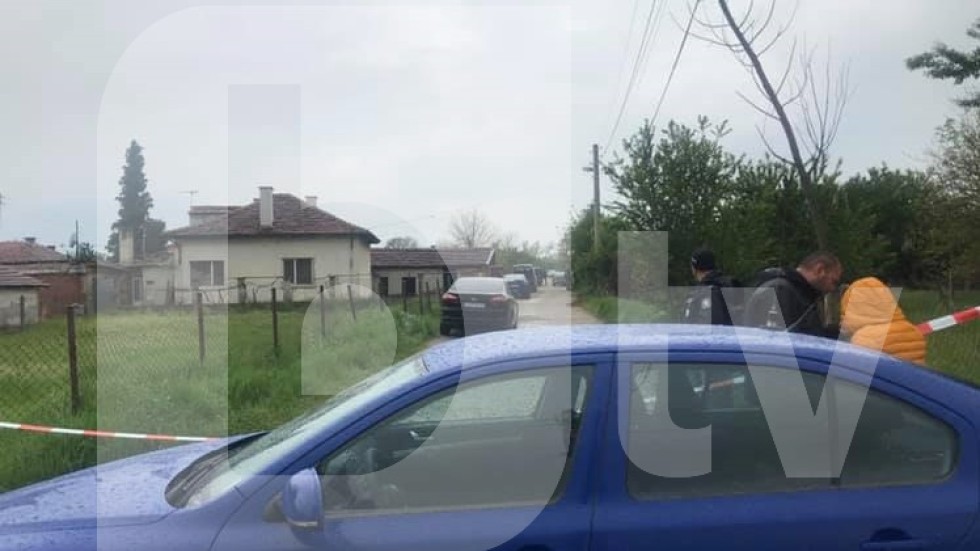 Намериха труп на мъж в къща, на метри от дома на издирвания Стоян Зайков в Костенец