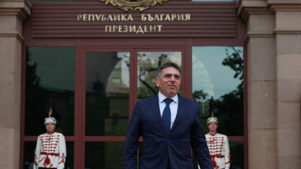Данаил Кирилов ще предложи възможност за временно отстраняване на тримата големи
