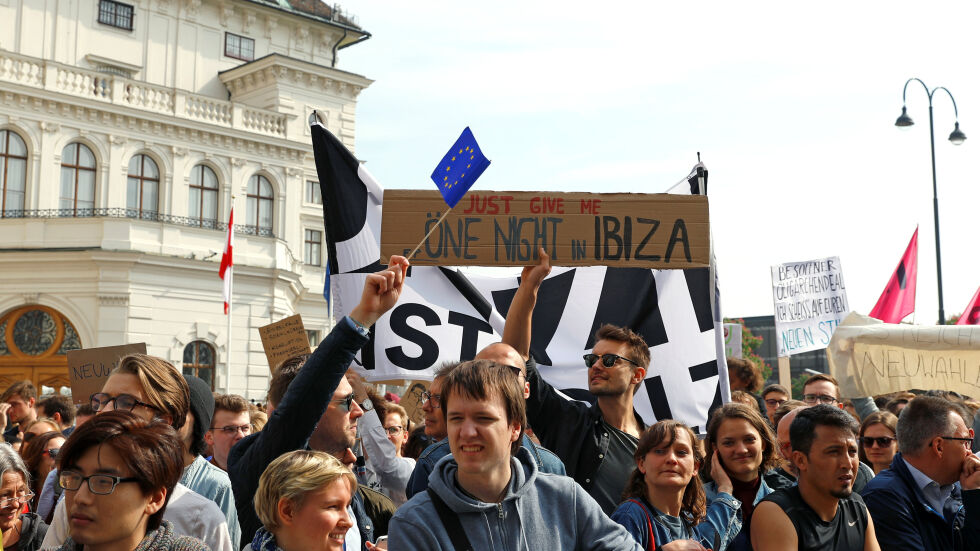 Правителствената криза предизвика демонстрация в Австрия