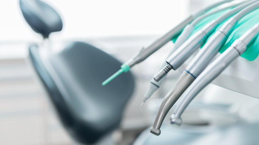 Зъболекари в схема за фиктивни прегледи на непълнолетни