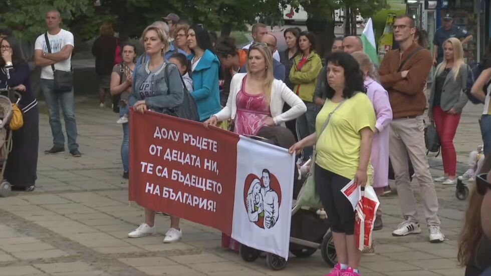 Протест във Варна срещу Стратегията за детето