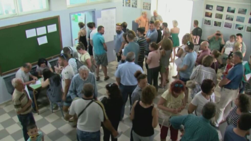 Вотът на плажа: Огромен интерес към избирателната секция в Никити