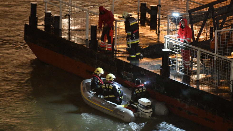 Туристическо корабче се преобърна в р. Дунав в Будапеща, има загинали