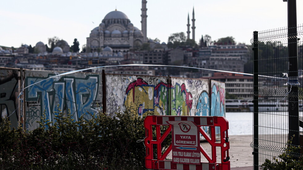 Турция въвежда тридневна блокада в няколко големи града