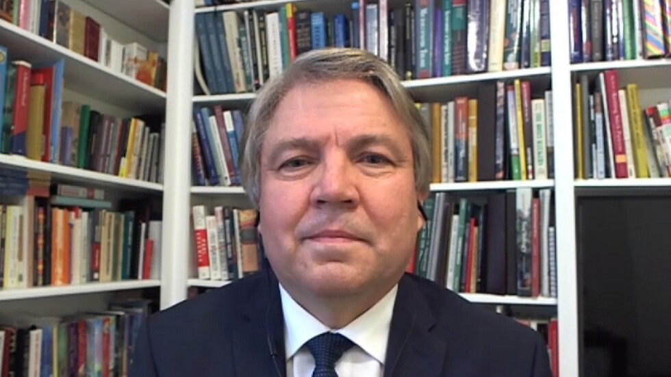 Д-р Асенов: България да гледа на трудностите като на възможност да преструктурира икономиката си