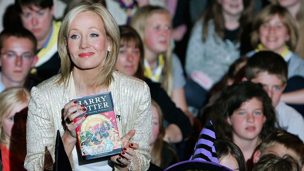 Авторката на “Хари Потър” с нова детска книга в помощ на пострадалите от COVID-19