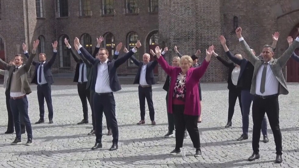 Министри танцуват в синхрон и на социална дистанция (ВИДЕО)