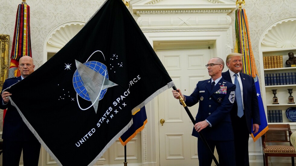 Съединените щати представиха флага на Космическите сили