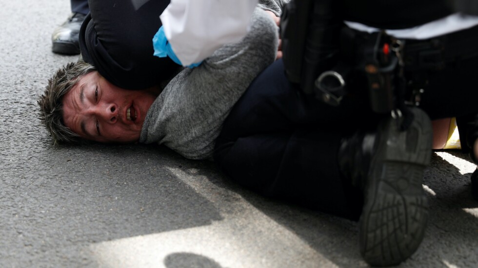 Арестуваха 19 души по време на протест срещу ограничителните мерки в Лондон