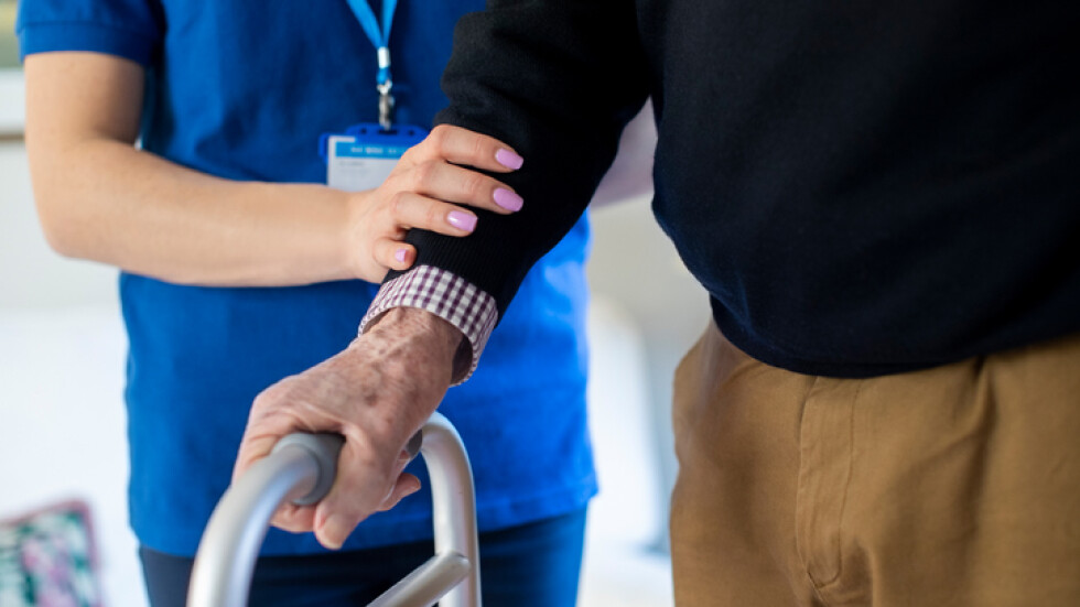 „Примерът“ Швеция: Болниците не приемат пациенти с COVID-19 от старчески домове