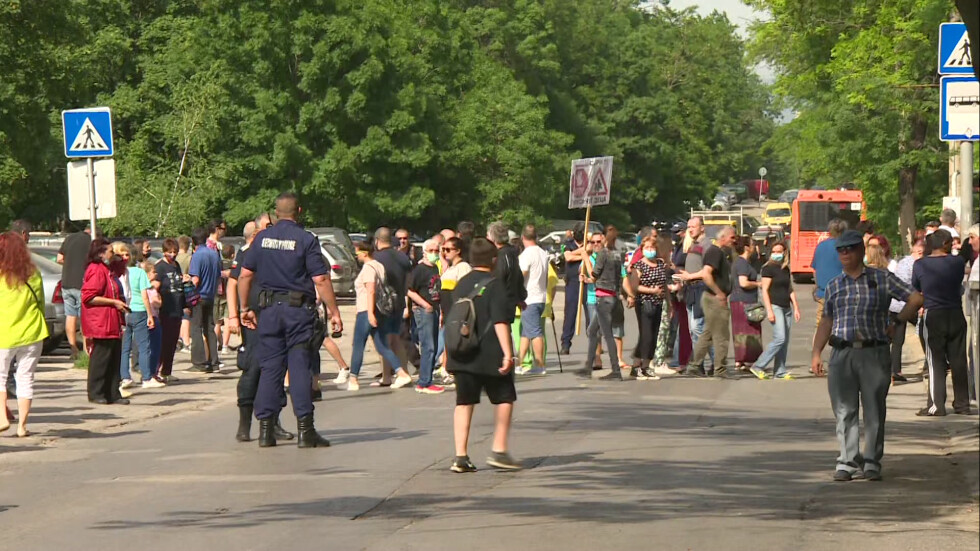 Протест на жители на столичния кв. „Захарна фабрика“ блокира ул. „Кукуш“