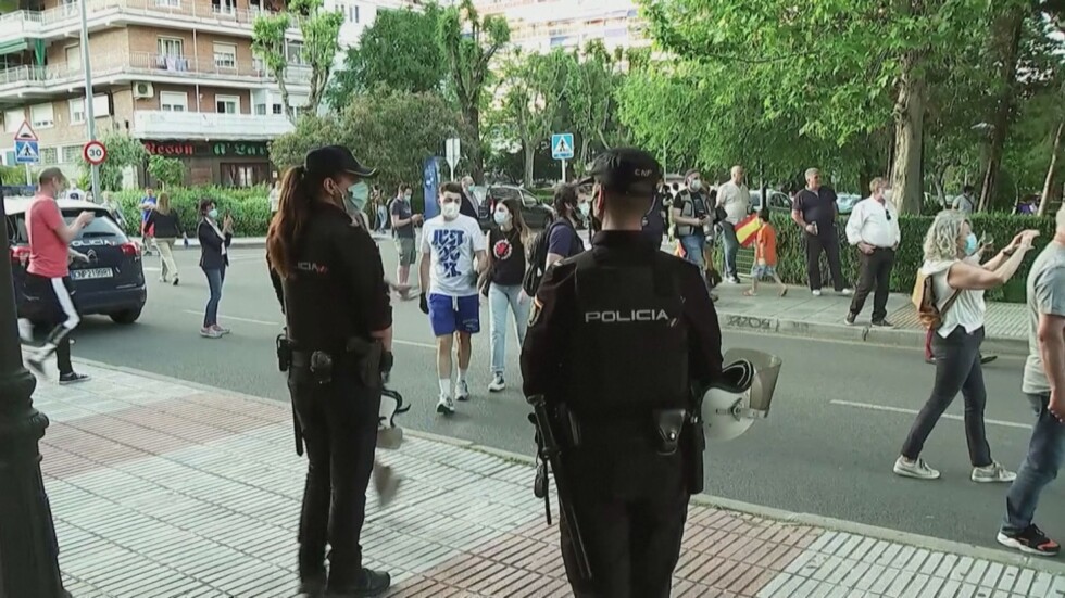 С тенджери и тигани: Протести срещу щетите в икономиката, нанесени от карантината в Испания