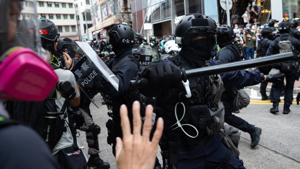 120 арестувани при масови антиправителствени протести в Хонконг