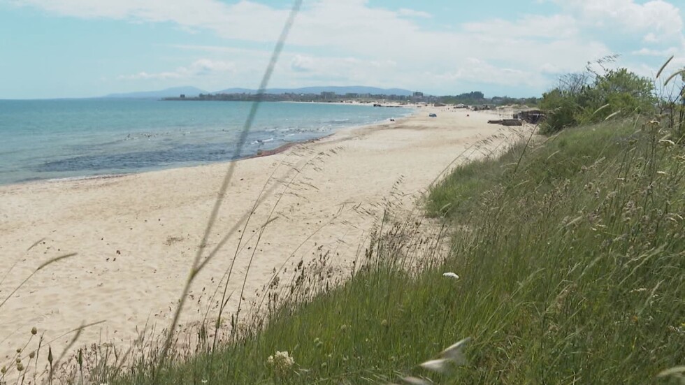 Окончателно: На 23 плажа по Черноморието чадърите и шезлонгите ще са безплатни