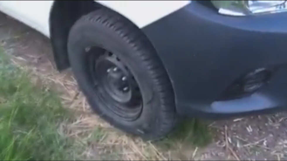 Бракониери потрошиха колата и спукаха гумите на инспектори от ИАРА