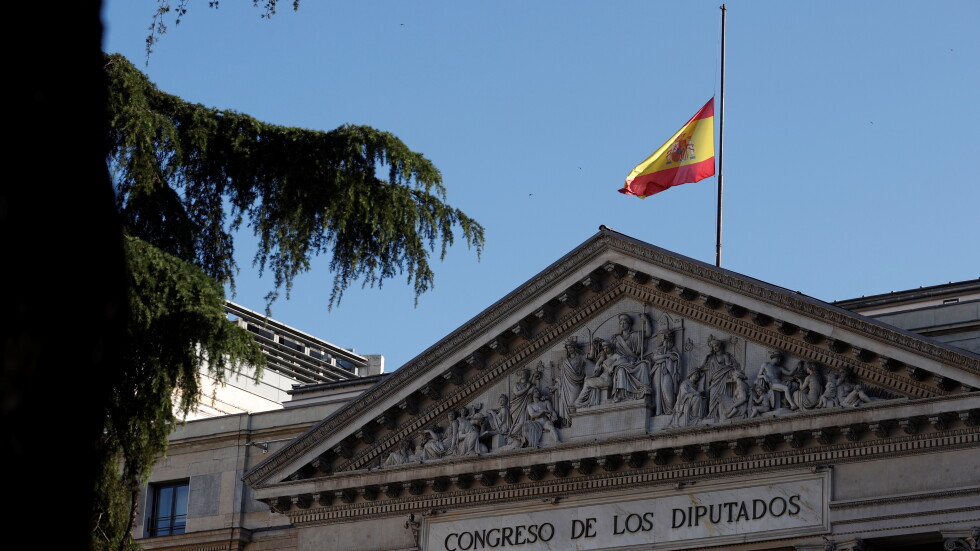 Испания в 10-дневен национален траур в памет на починалите от COVID-19