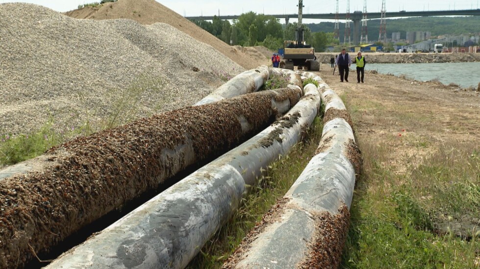 Спешен ремонт на тръбата, замърсила Варненското езеро с фекални води