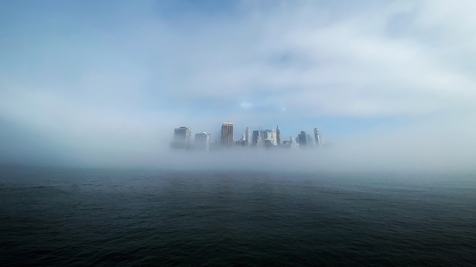 Снимка на деня: Мъгливо утро в Манхатън, Ню Йорк