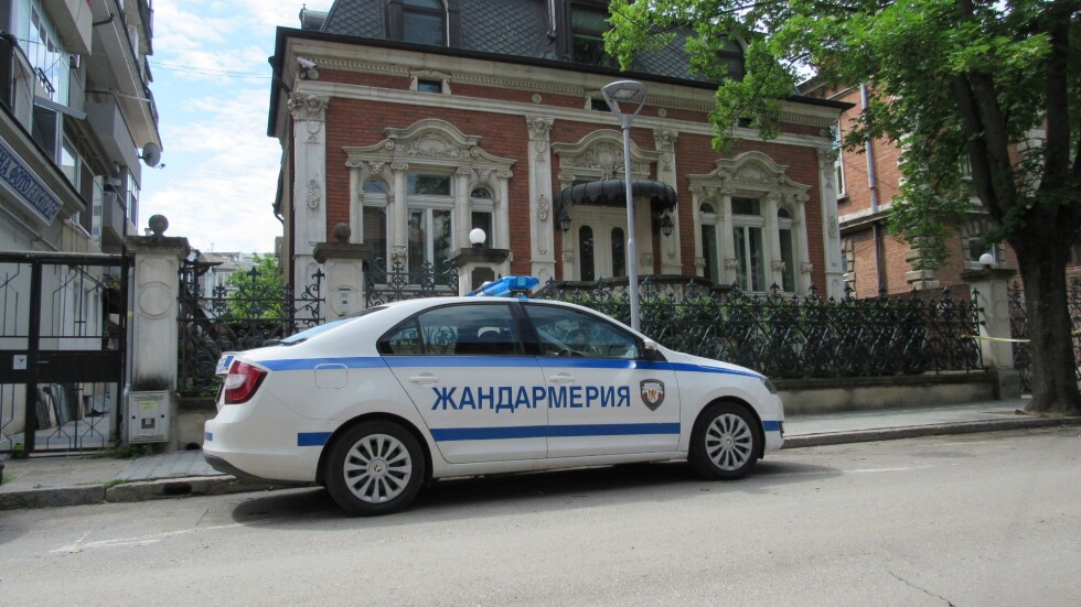 Жандармеристи изнесоха документи от къщата на Бобоков в Русе (СНИМКИ)