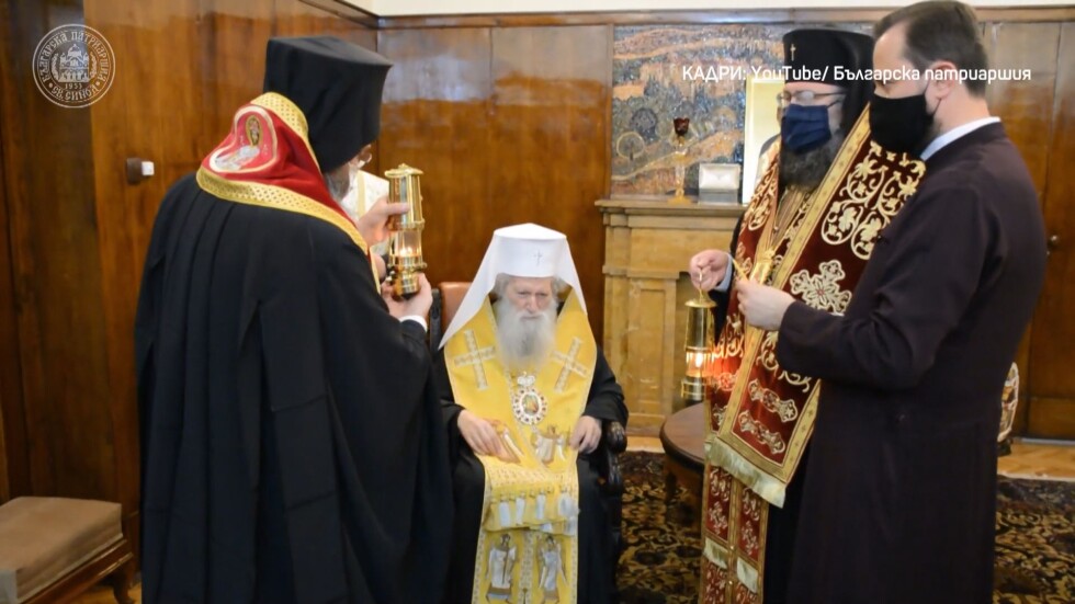 Българският патриарх Неофит получи Благодатния огън от Йерусалим
