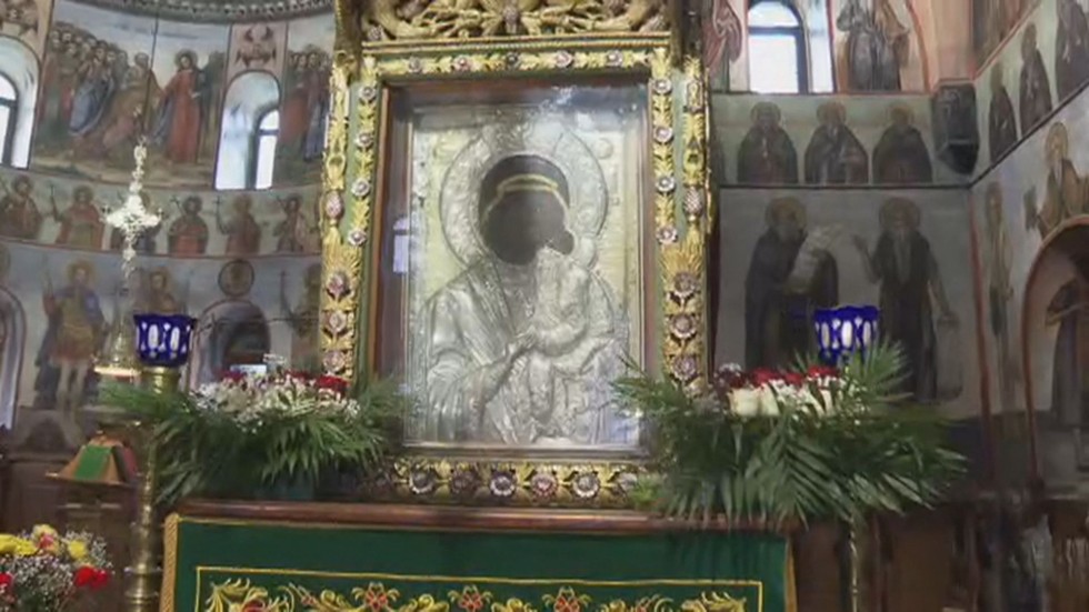 Шествие с чудотворната икона на Богородица на Светли понеделник в Бачковския манастир