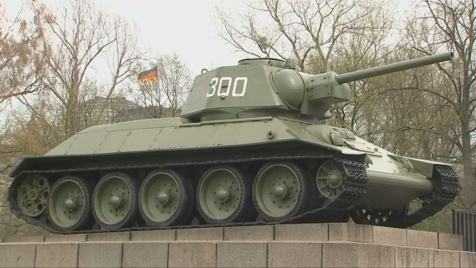 Какво е отношението към паметниците на Съветската армия в Европа?