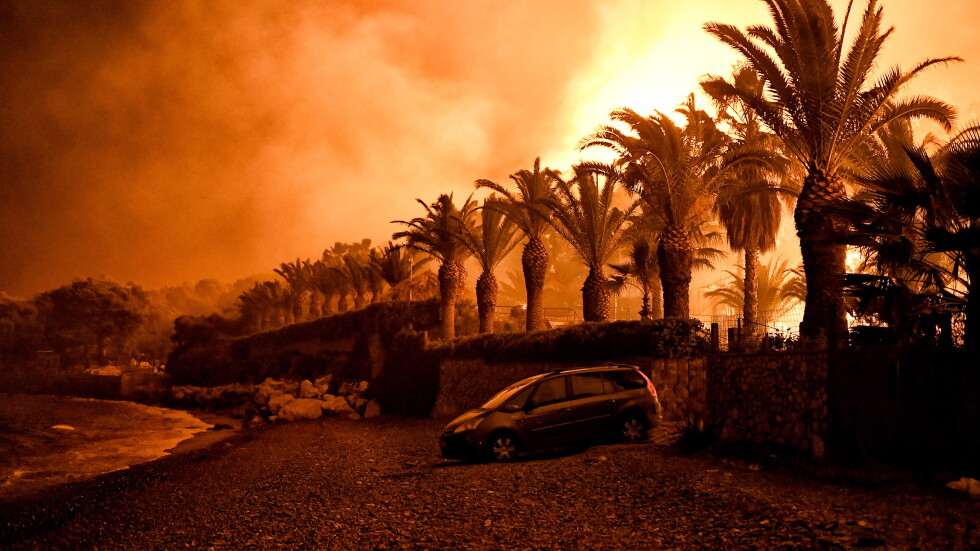 Голям горски пожар в Гърция, евакуираха села (СНИМКИ) 