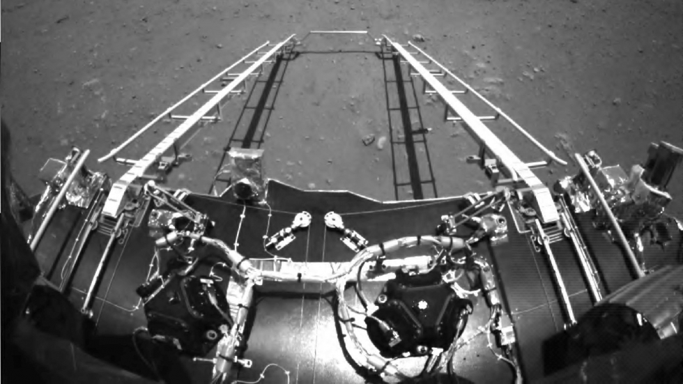 Китайският роувър "Чжужун" се придвижи на повърхността на Марс