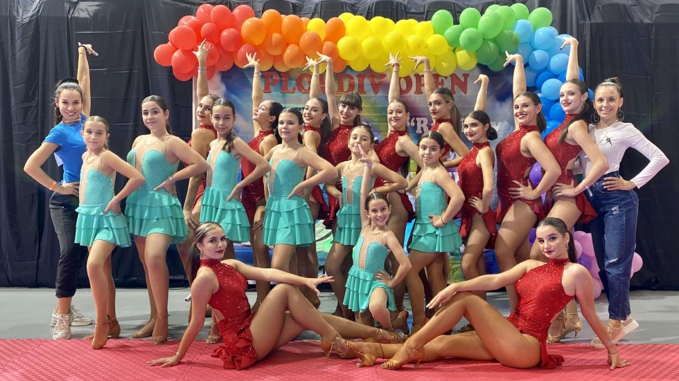 "Когато танцът плени сърцето ти, не можеш да се откажеш": Историята зад успеха на пловдивските "Chicas Del Mambo"