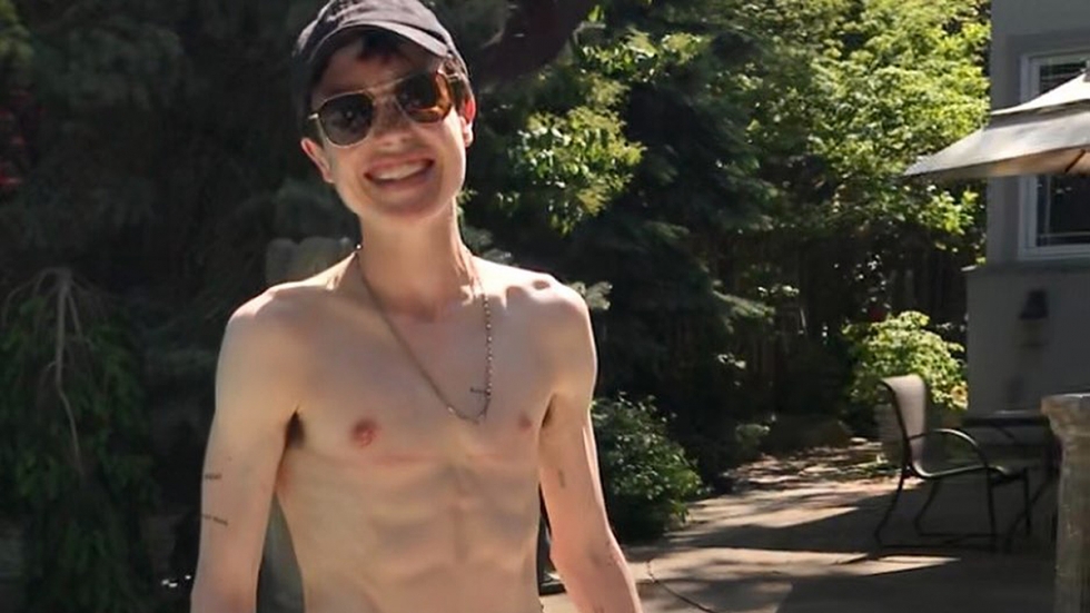 Транссексуалният Елиът Пейдж за първи път без тениска след операцията за премахване на гърдите