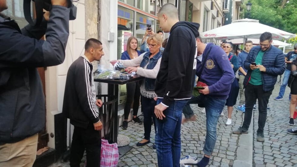 След агресията в "Капана": Пловдивчани подкрепиха Митко и изкупиха чорапите му