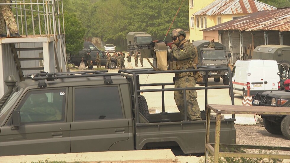 Военни показват антитерористична операция на полигона „Црънча“ (ВИДЕО)