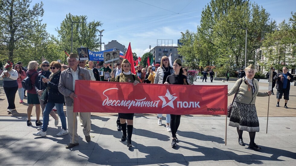 Шествия на "Безсмъртния полк" се проведоха в Бургас и Пловдив (СНИМКИ)