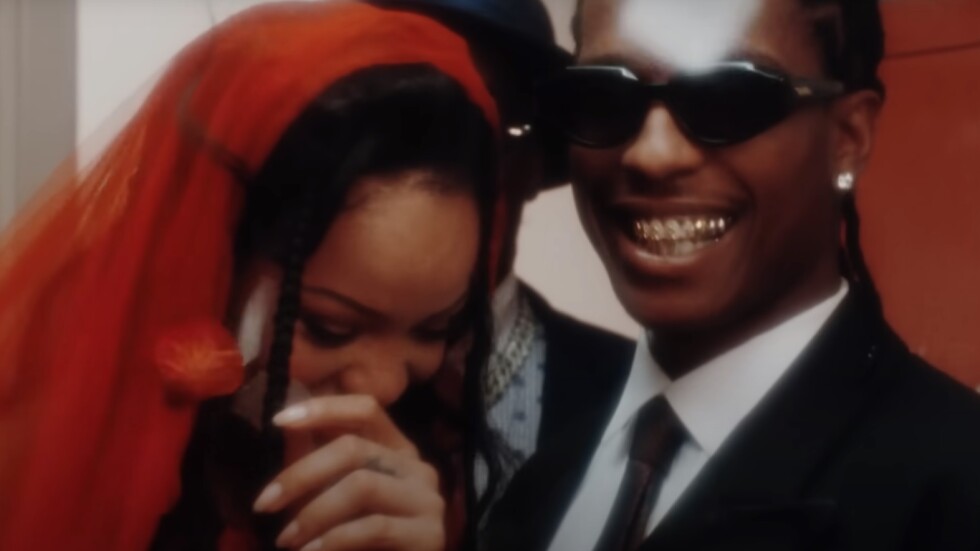 Риана и A$AP Rocky се ожениха, но само в новия видеоклип на рапъра