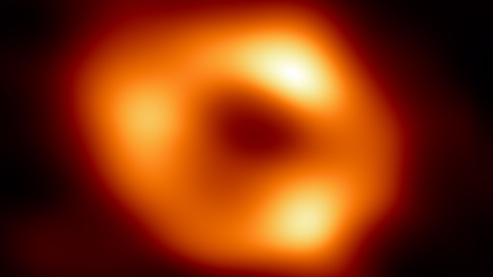 Ето първата снимка на черната дупка в центъра на галактиката ни (СНИМКА)