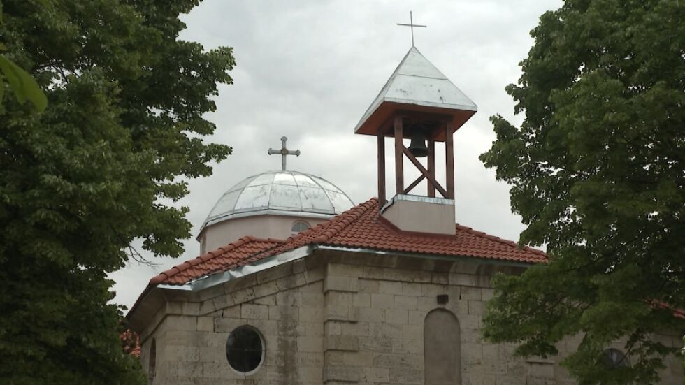 След години разруха църквата в с. Крушовица отвори врати