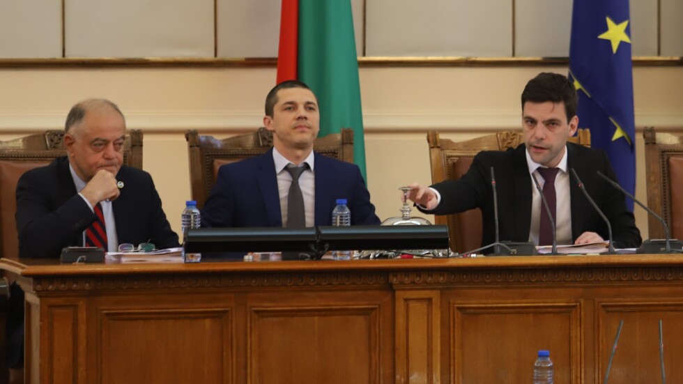 Депутатите разглеждат искането за оставка на зам.-председателя на НС