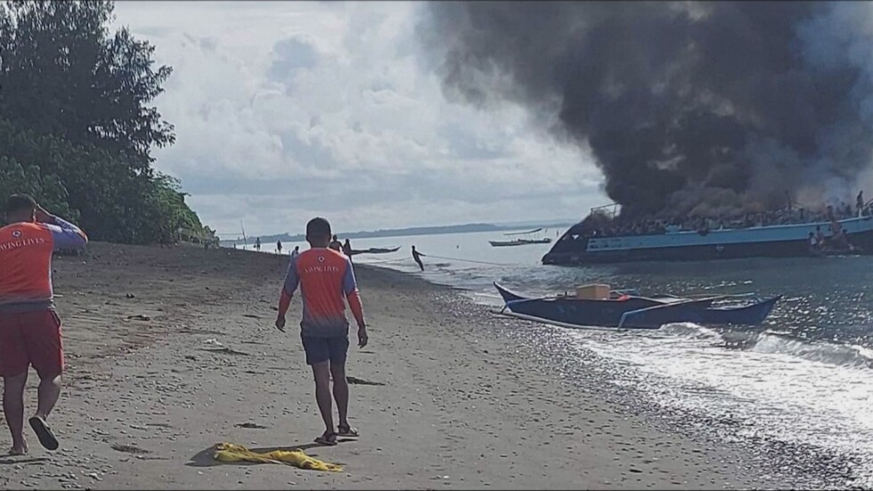7 жертви на пожар на ферибот на Филипините (СНИМКИ и ВИДЕО)