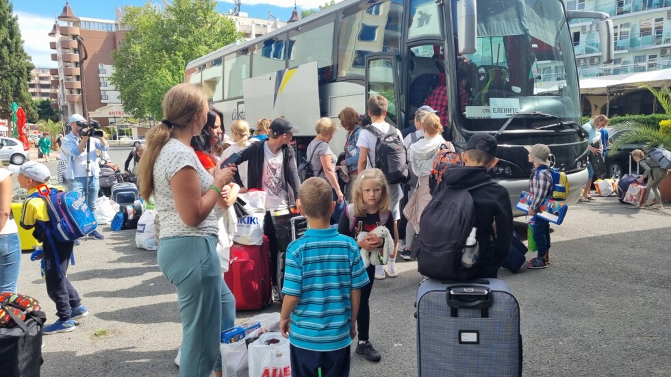 Бежанците ще са в отделни вагони при преместването от хотелите по Черноморието