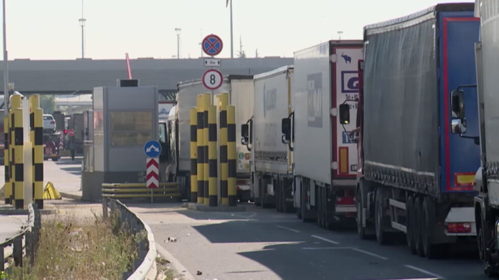 Над 500 камиона чакат от турската страна на ГКПП "Капитан Андреево" (ОБЗОР)
